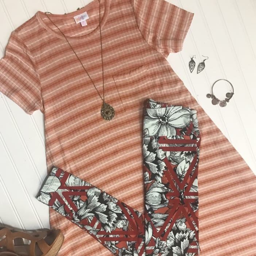 Small LuLaRoe Carly NWT